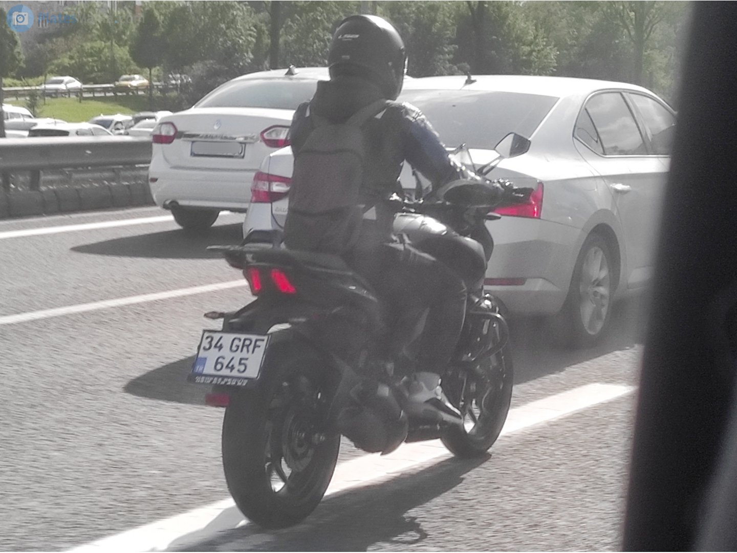 34 GRF 645, Bajaj Bruzer / Dominar 