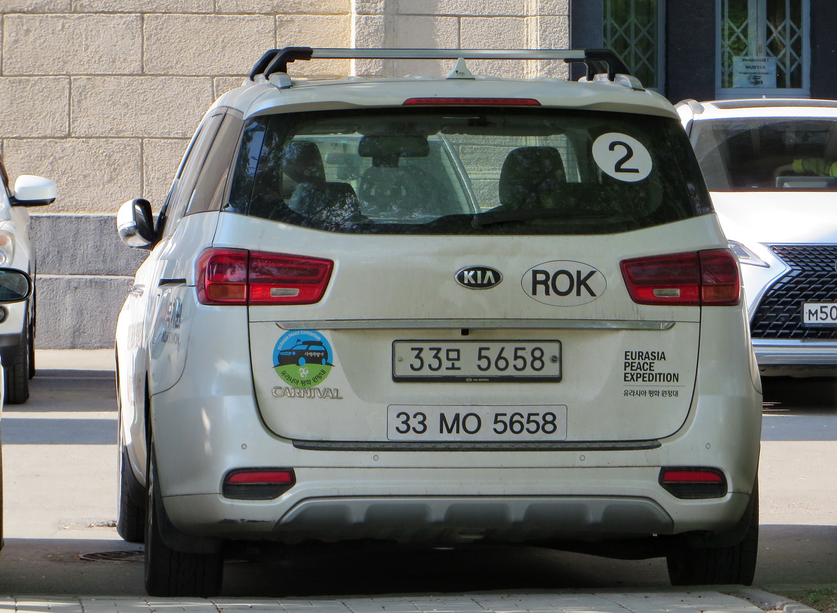 33모 5658, Kia Carnival 3rd gen (YP), 2014–2021