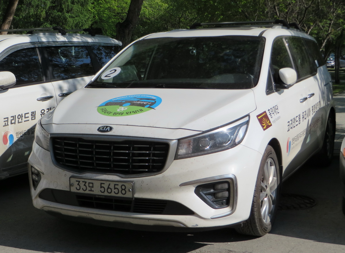 33모 5658, Kia Carnival 3rd gen (YP), 2014–2021