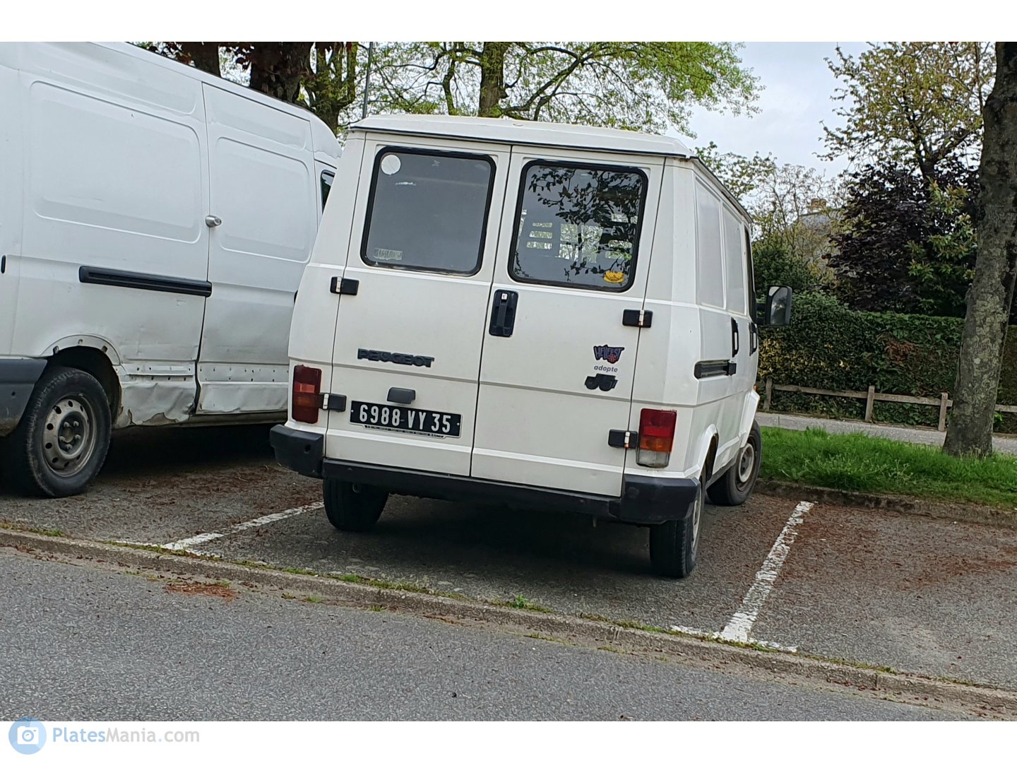 6988 VY 35, Peugeot J5 