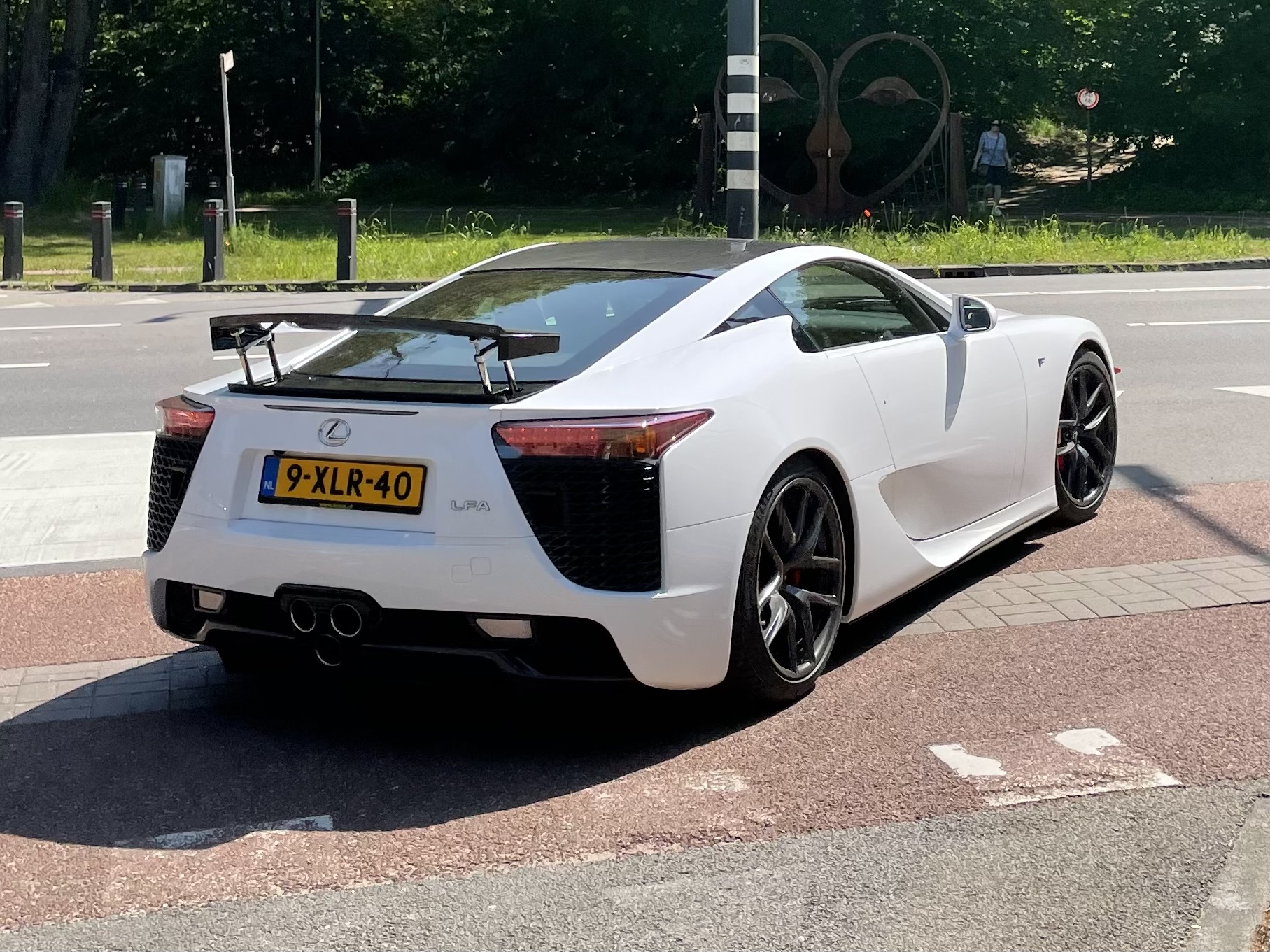 9-XLR-40, Lexus LFA 1st gen (LFA10), 2010–2012