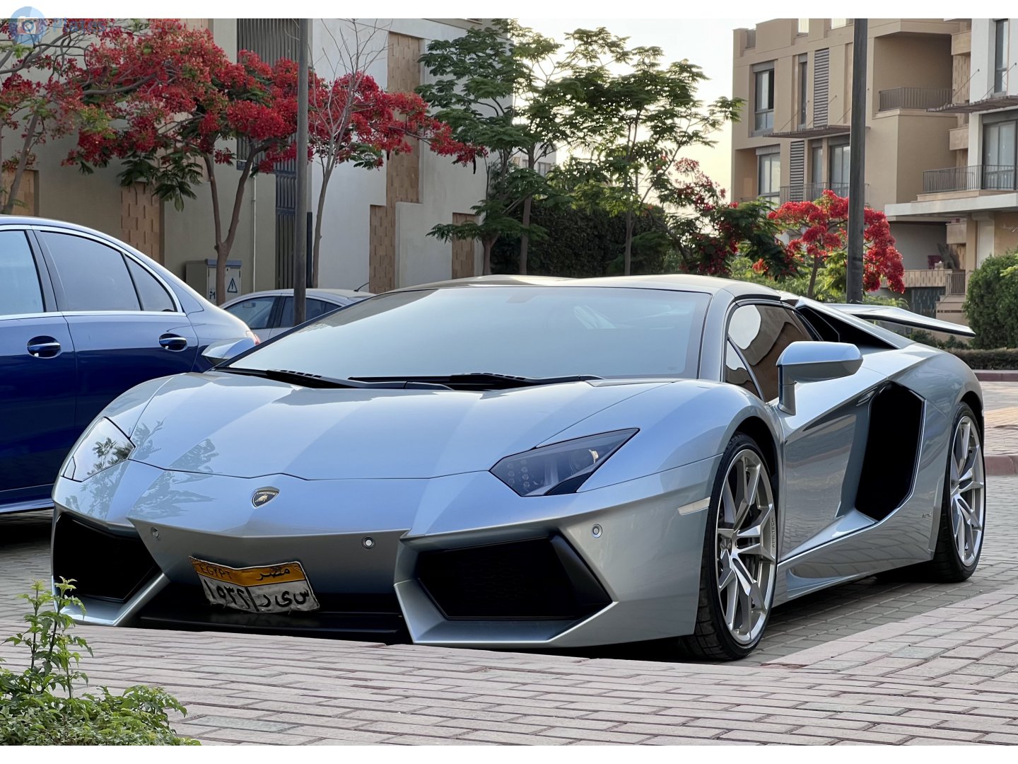 ١٥٣٢ رىس, Lamborghini Aventador LP700-4, 2011–2016