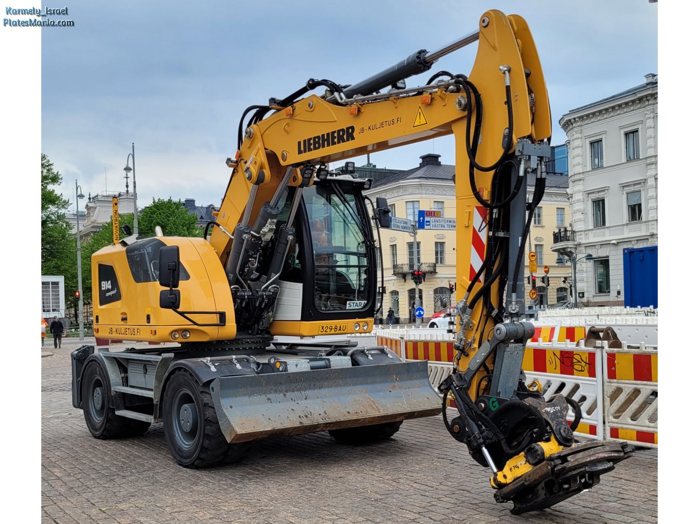 329-BAU, Liebherr A-Series 