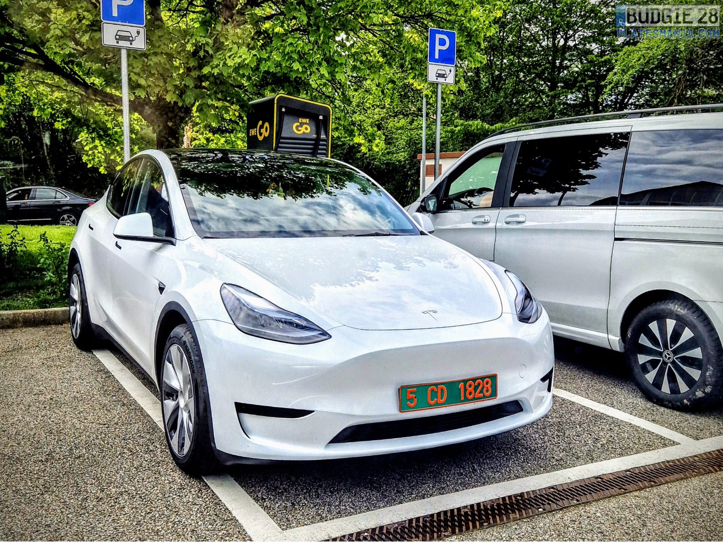 5 CD 1828, Tesla Model Y 1st gen (5YJY), 2020–2025