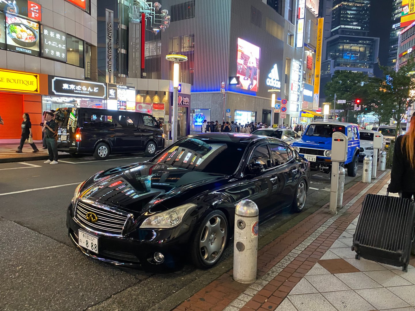 春日部 332 の 888, Nissan Fuga 2nd gen (Y51), 2009–2015