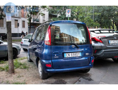 CN 698 DY, Toyota Yaris Verso