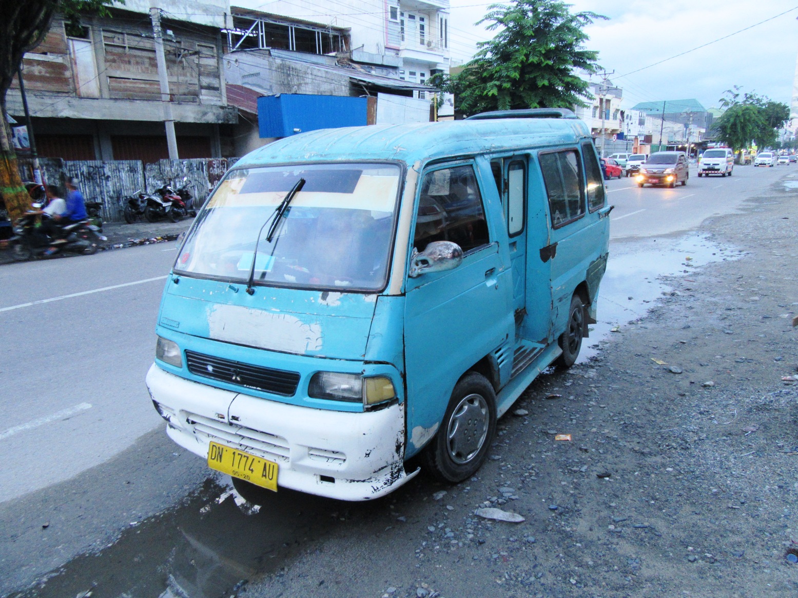 DN 1774 AU, Mitsubishi 