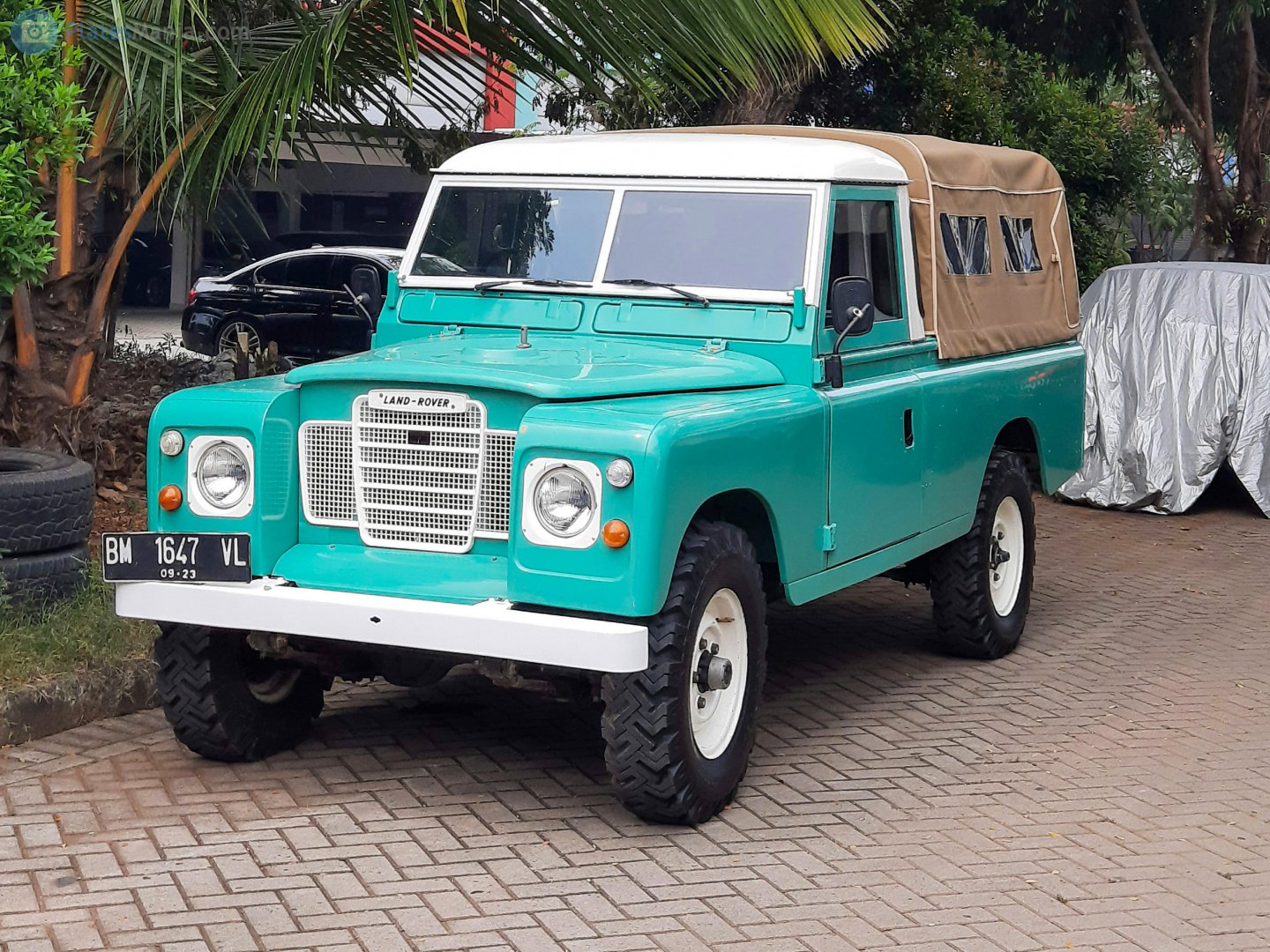 BM 1647 VL, Land Rover Series III 109'' 3-door Soft-top Convertible, 1971–1985