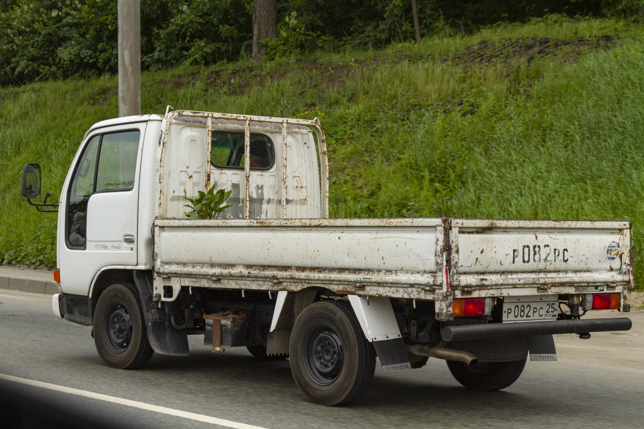 р 082 рс 25, Isuzu Elf 5th gen 100 (F23), 1995–2007
