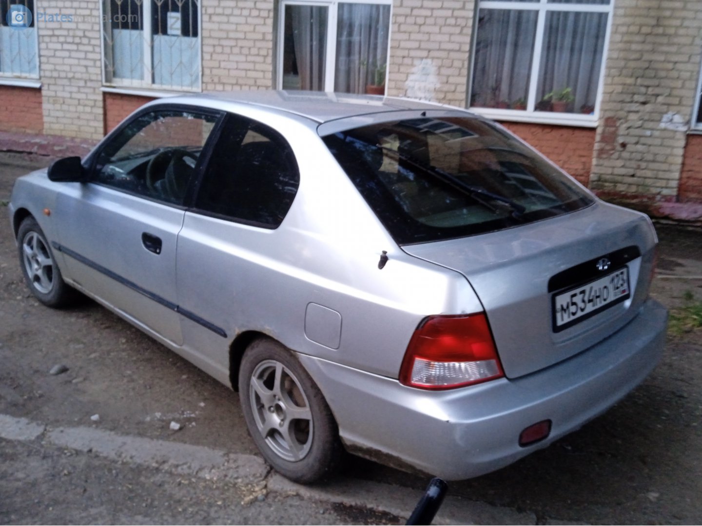 м 534 но 123, Hyundai Accent 2nd gen 3-door Liftback (LC), 1999–2003