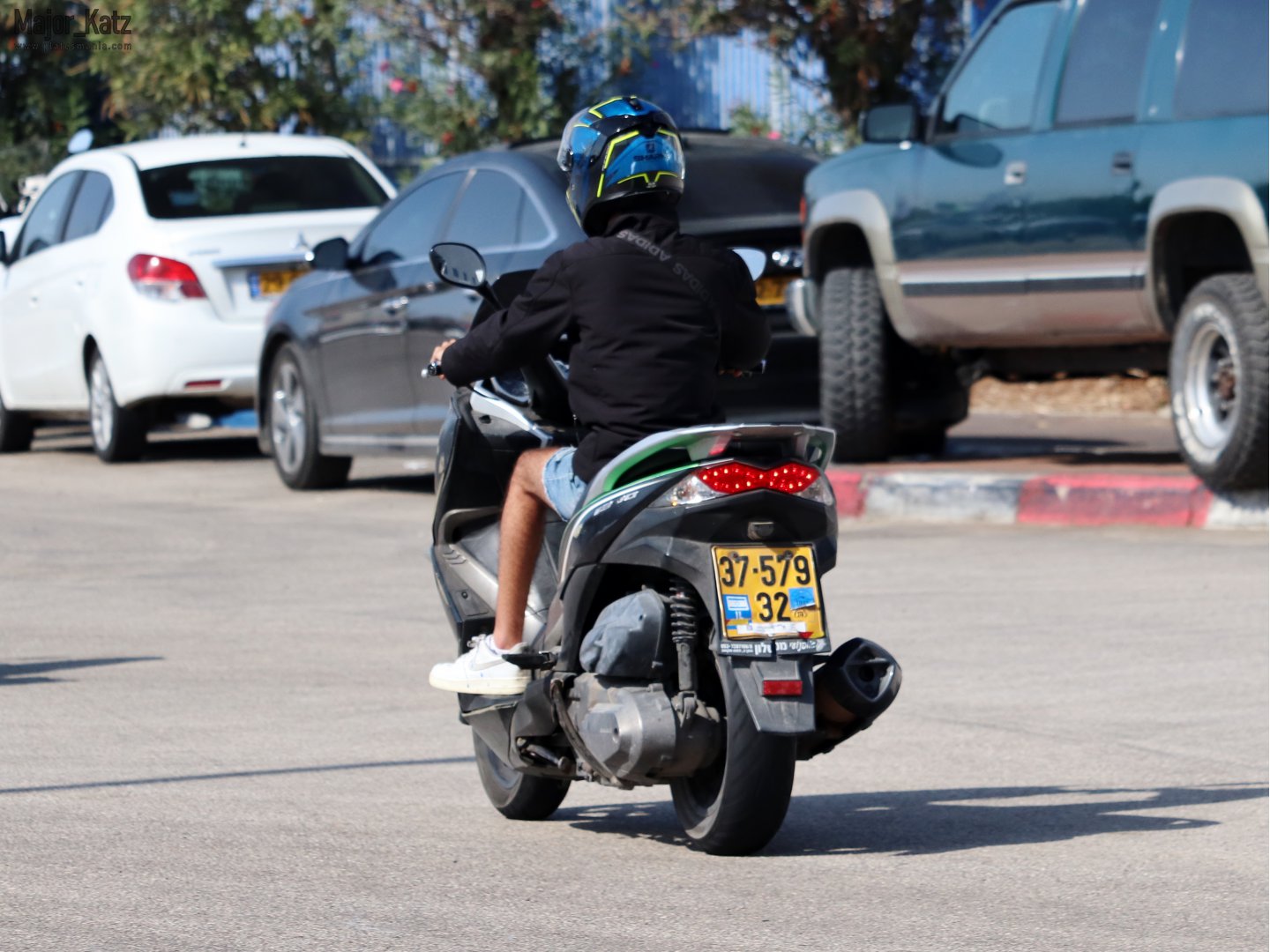 37-579-32, Kawasaki J300 