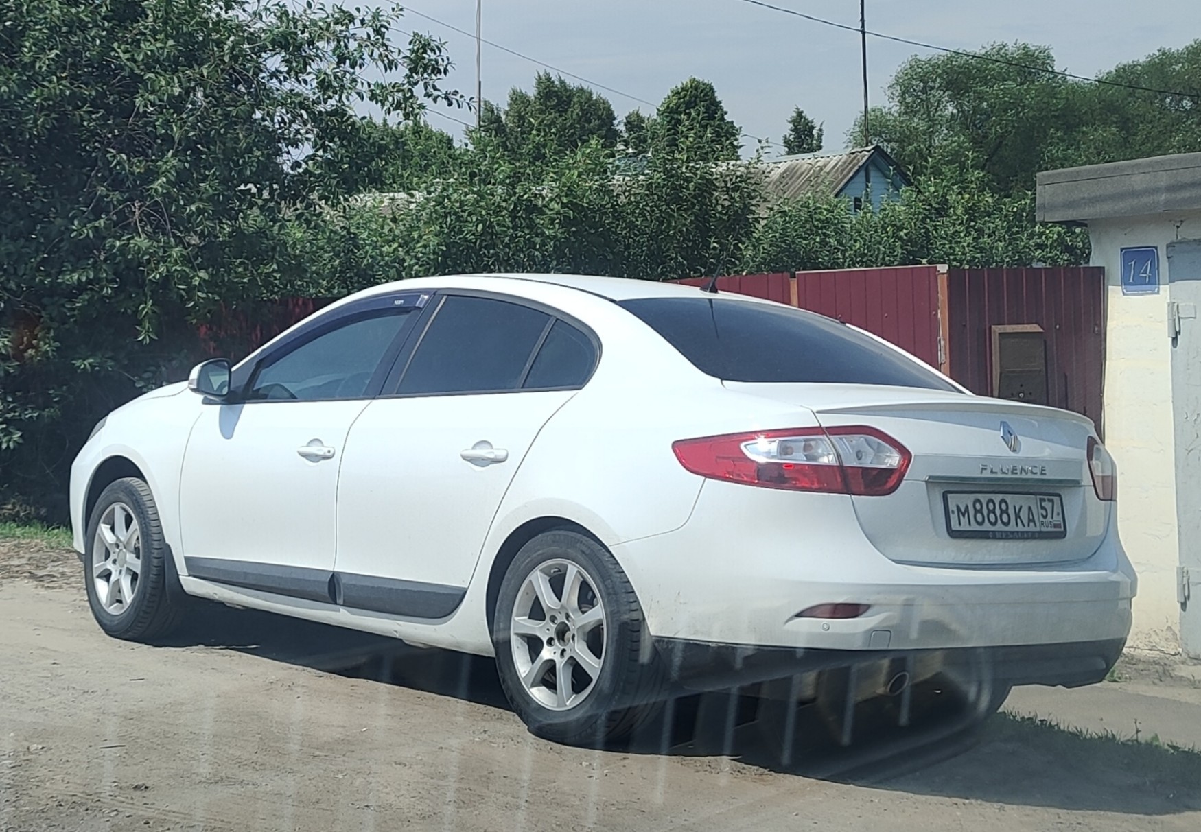 м 888 ка 57, Renault Fluence 1st gen (L38), 2009–2020