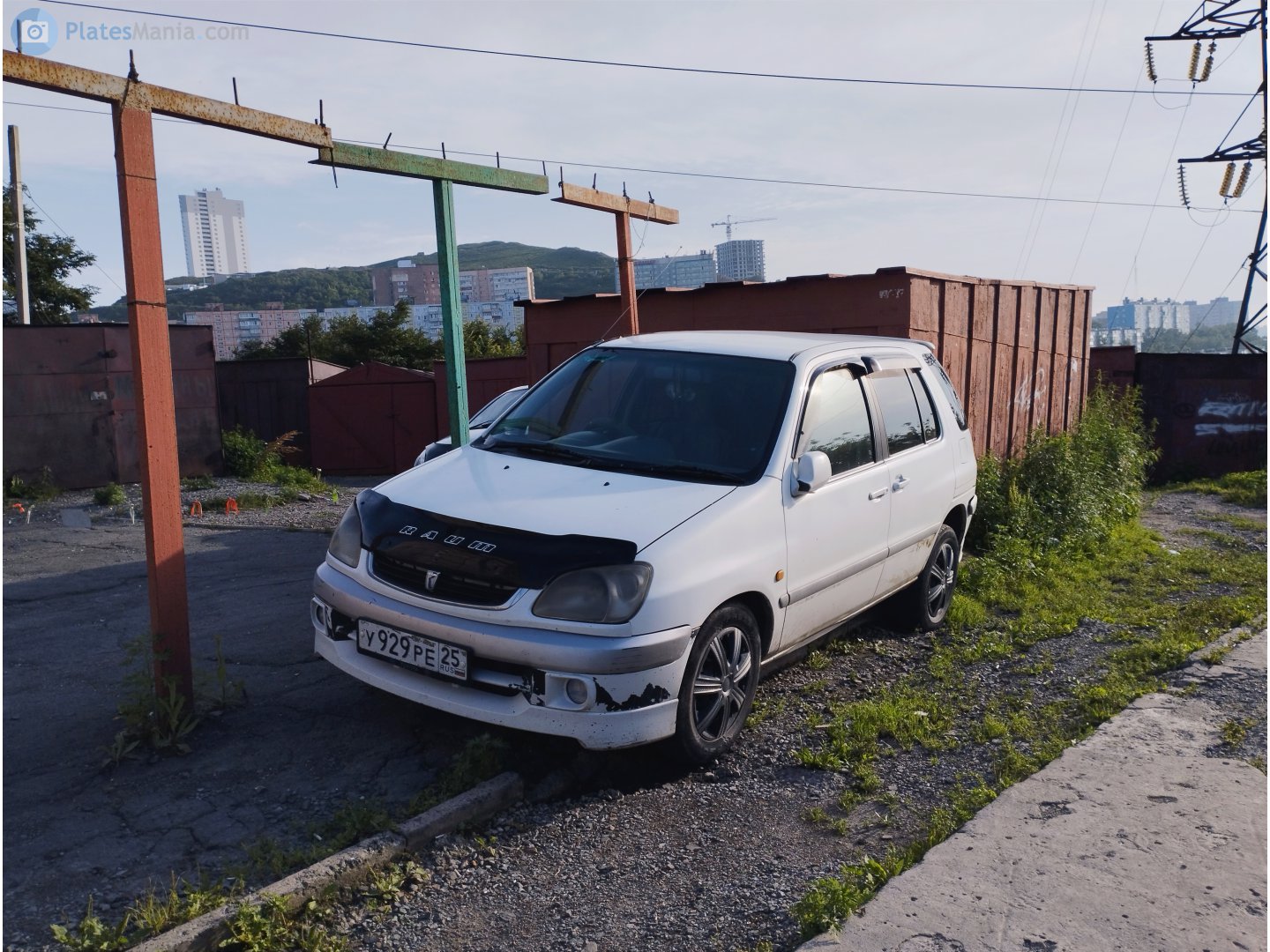 у 929 ре 25, Toyota Raum 1st gen (Z10), 1997–2003