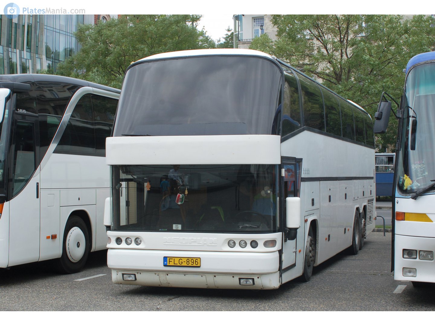 FLG-896, Neoplan Spaceliner 