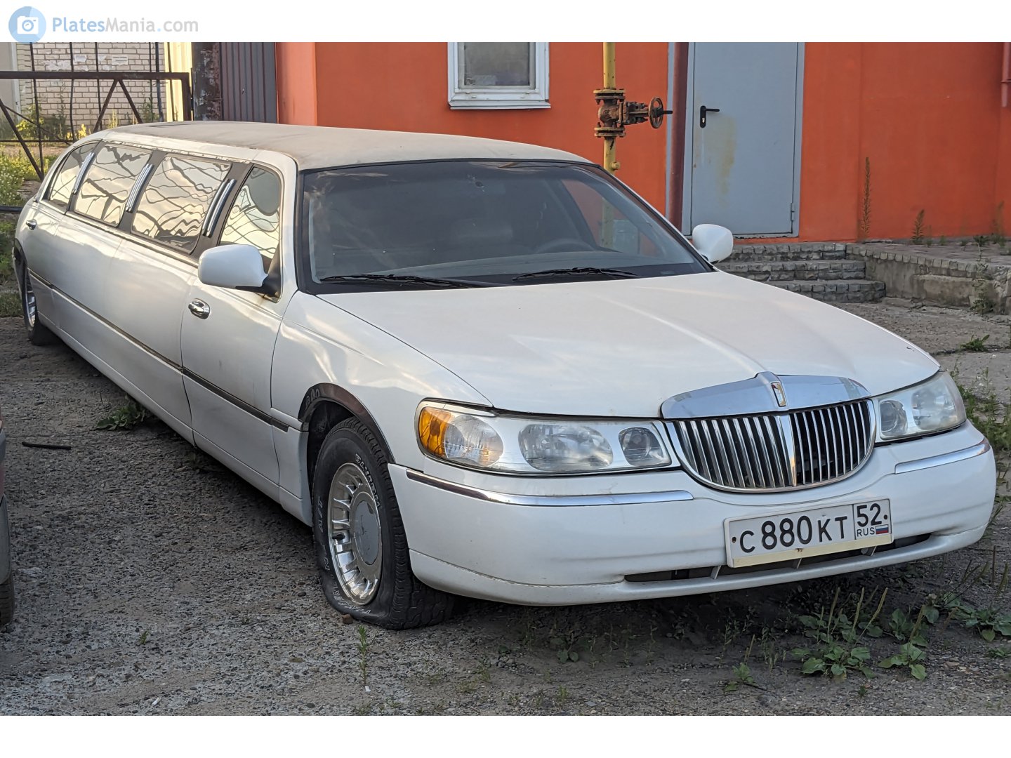с 880 кт 52, Lincoln Town Car 3rd gen (FN145), 1997–2003