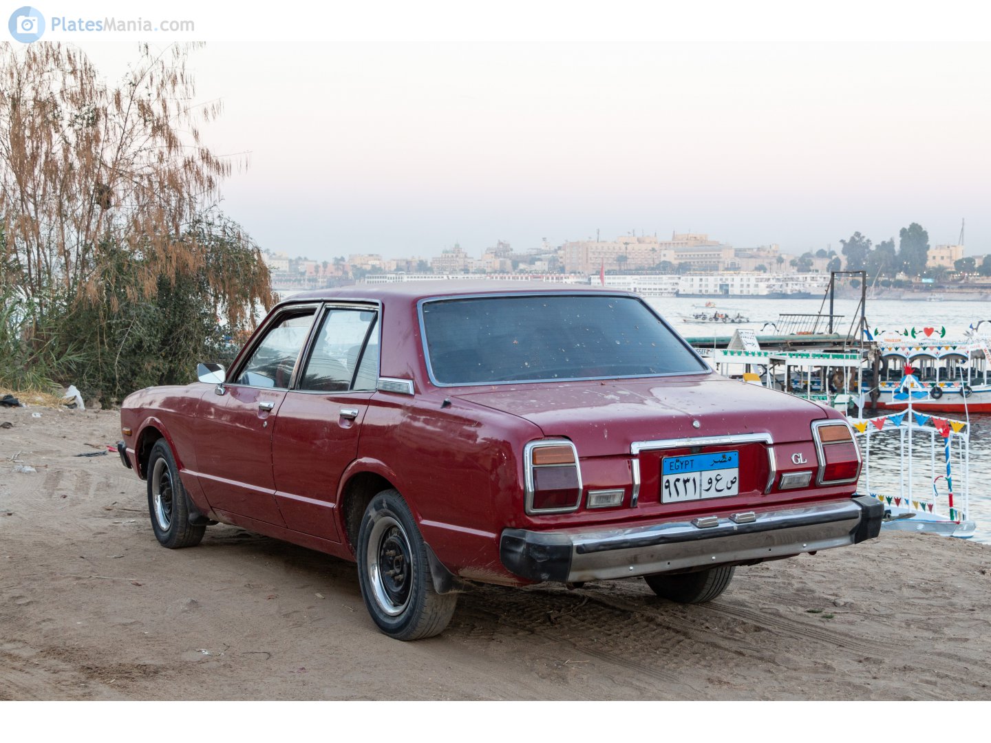 ٩٢٣١ وعص, Toyota Cressida 1st gen (X30) Sedan, 1976–1980