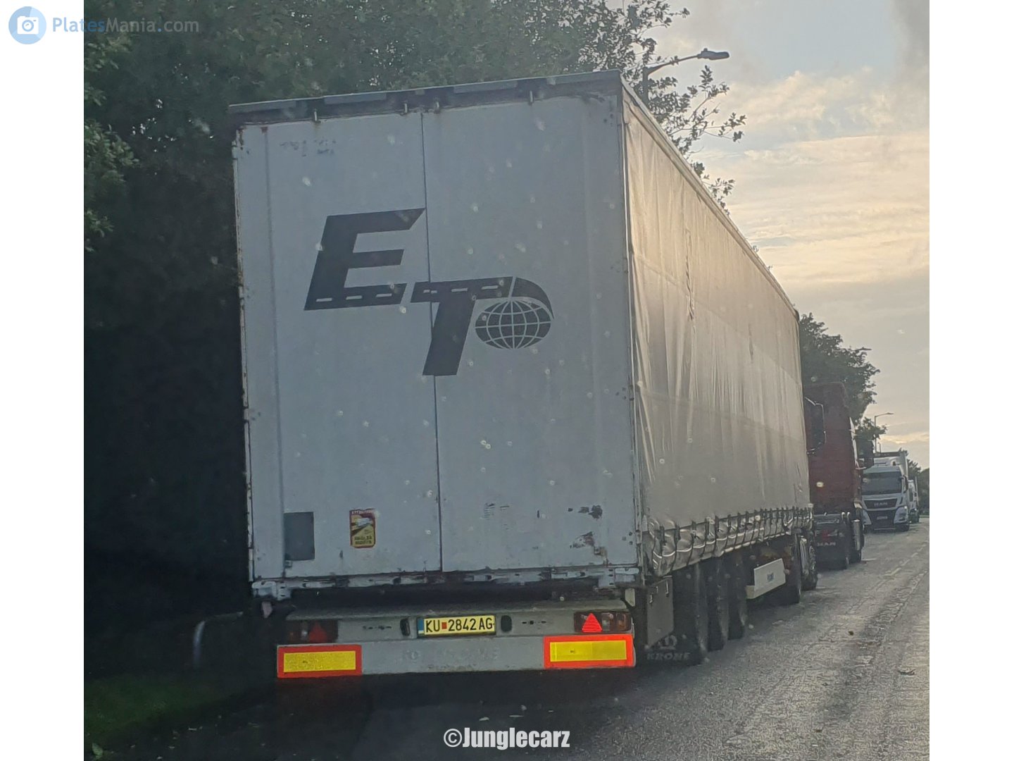 KU 2842 AG, Krone Mega Liner 