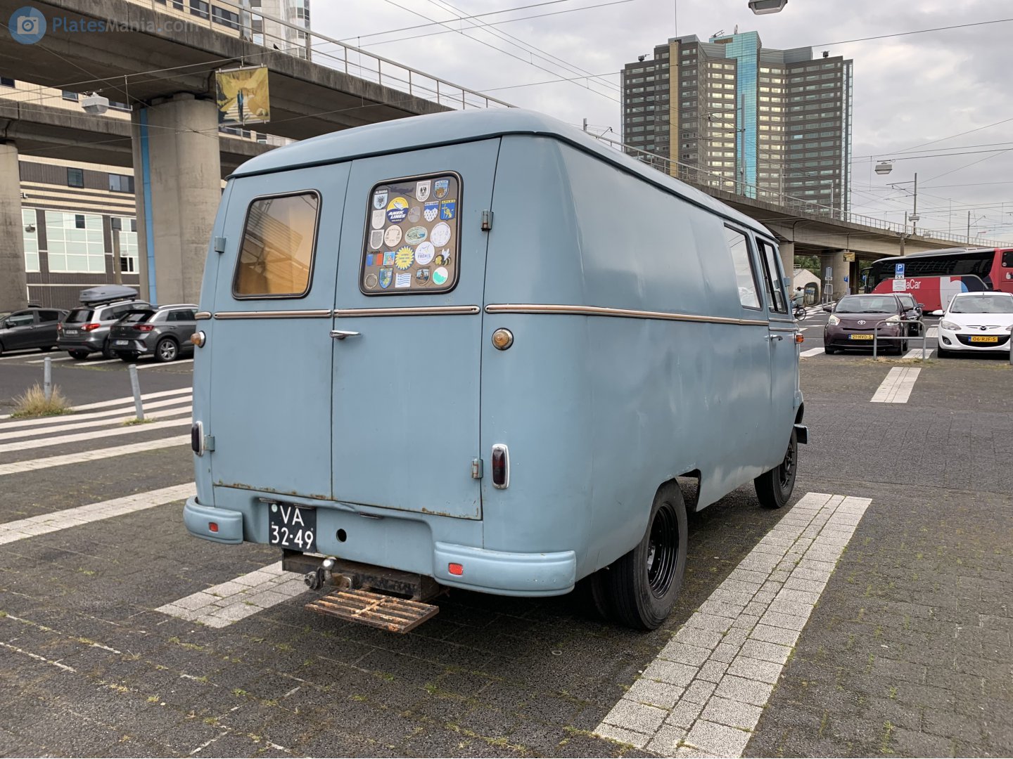 VA-32-49, Mercedes-Benz L319 