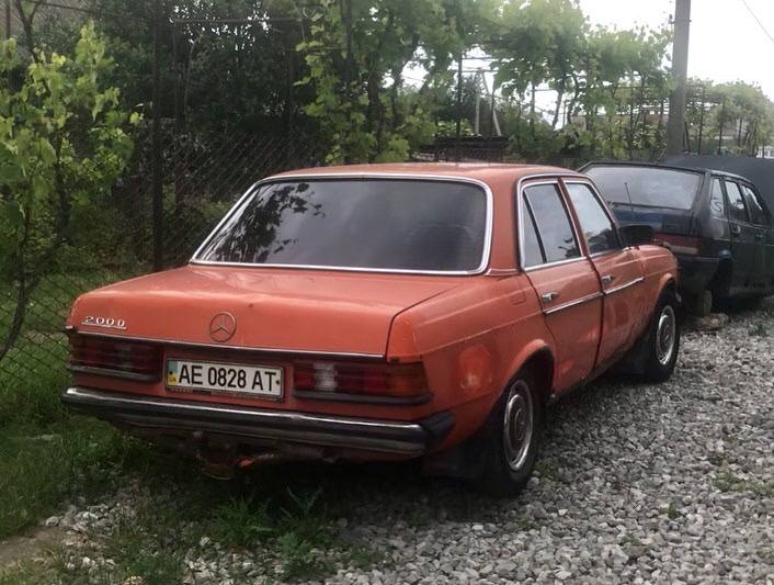 AE 0828 AT, Mercedes-Benz E-Klasse 200–300 Sedan (W123), 1975­–1986