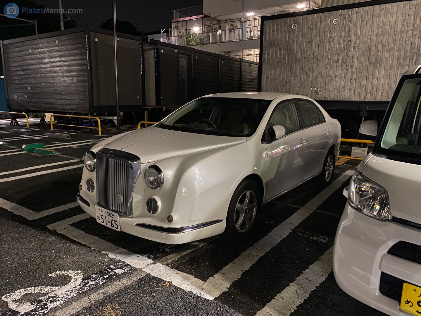 横浜 502 さ 5165, Mitsuoka Galue 4th gen 2-04 (E140), 2008–2016 (based on Toyota Corolla Axio)