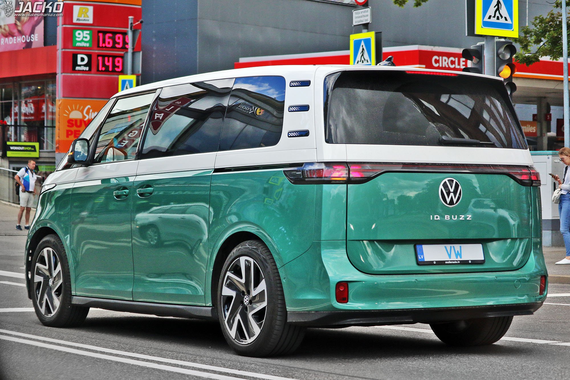 VW, Volkswagen ID.Buzz 1st gen Minivan, 2022–