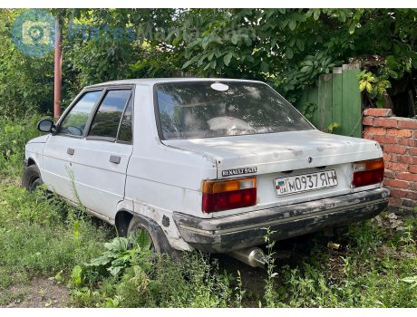 м 0937 ЯН, Renault 9