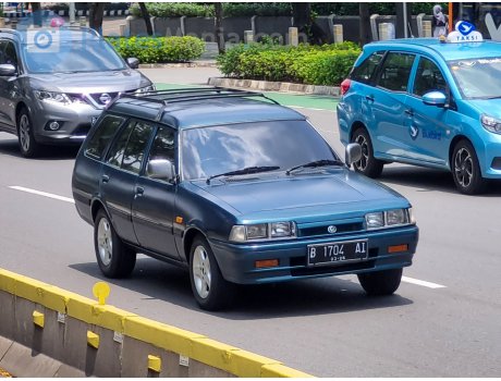 B 1704 AI, Mazda Vantrend