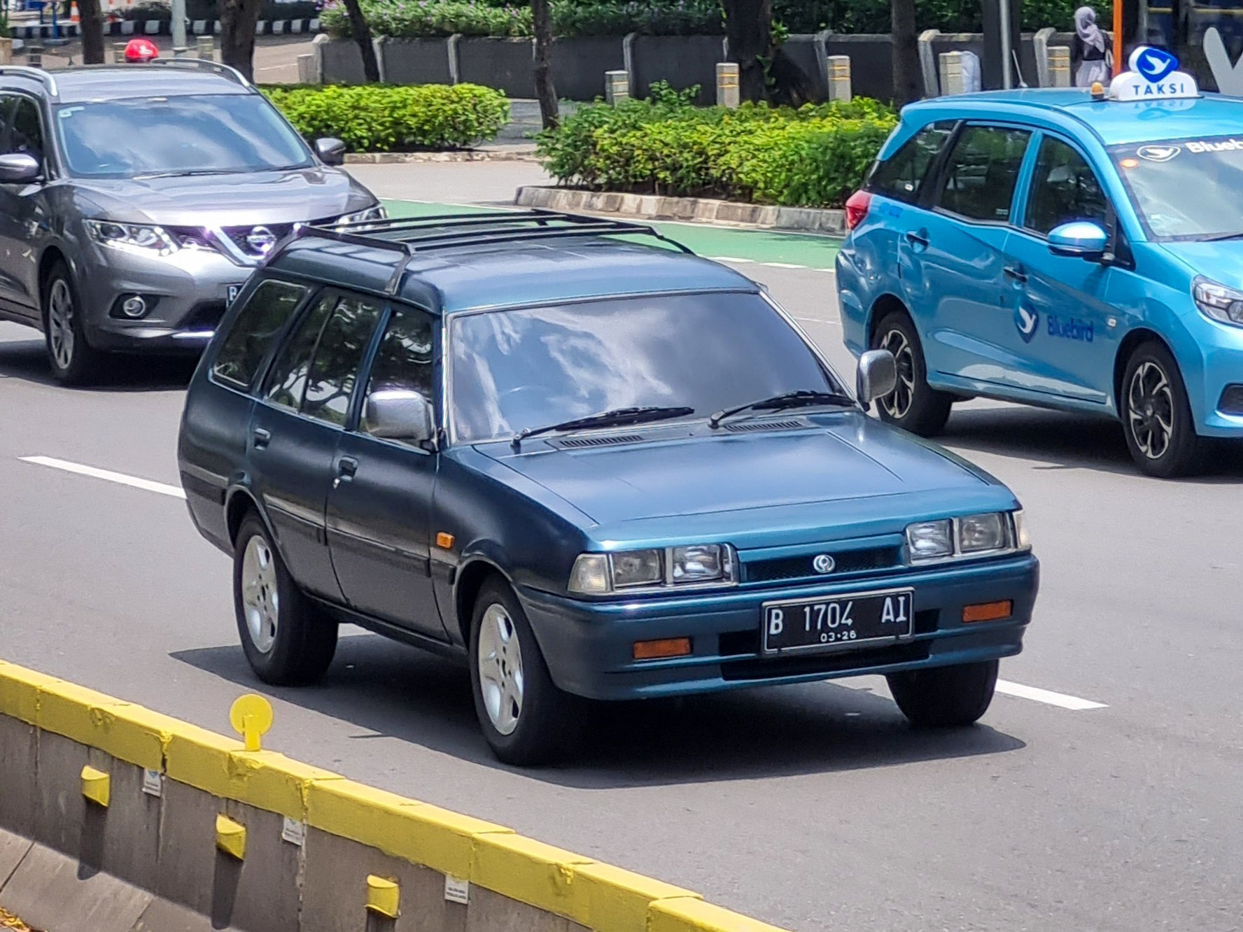 B 1704 AI, Mazda Vantrend 1st gen (FA4; ID-market), 1993–1997