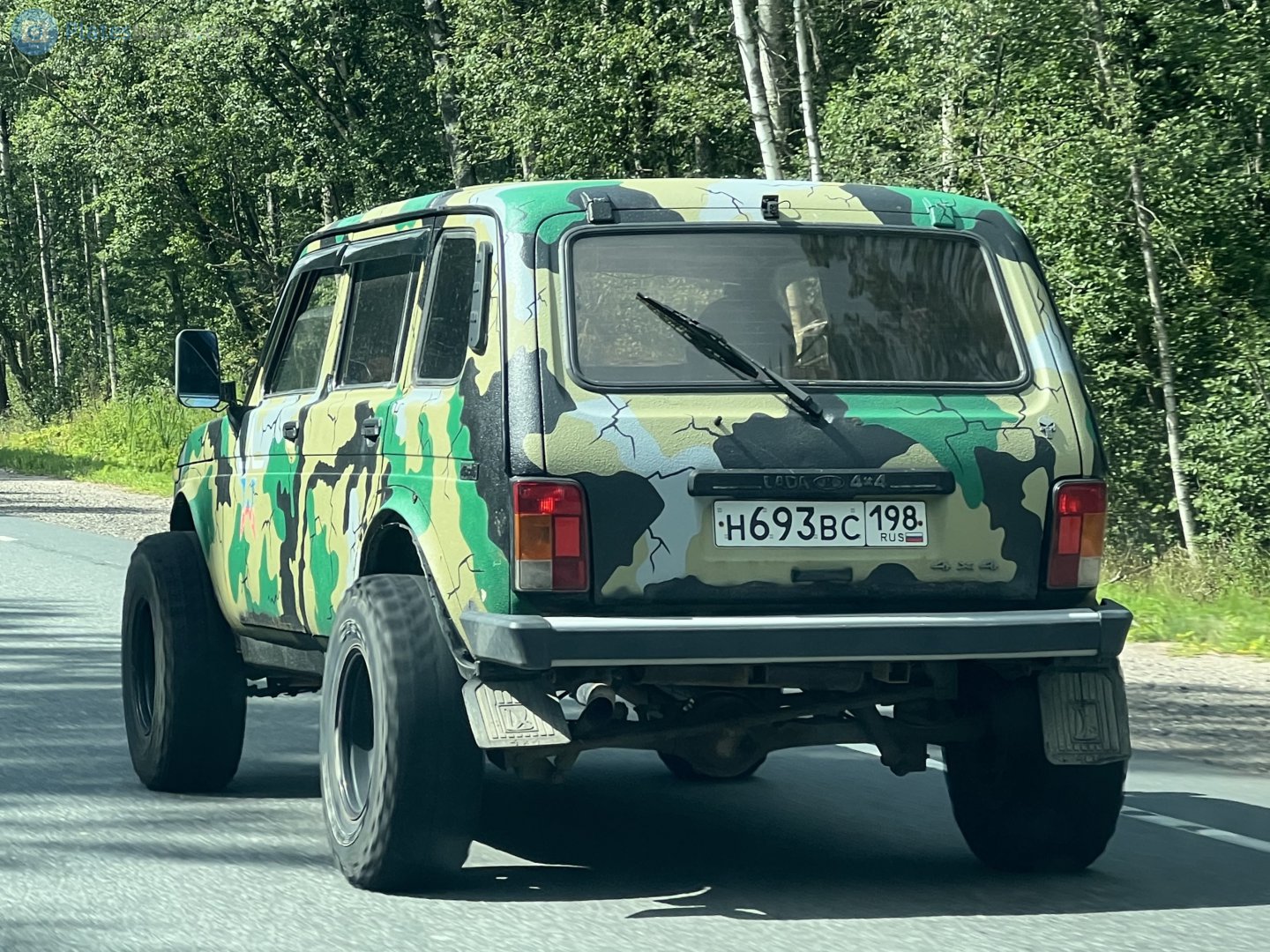 693-198-photos-lada-vaz-2131-russia