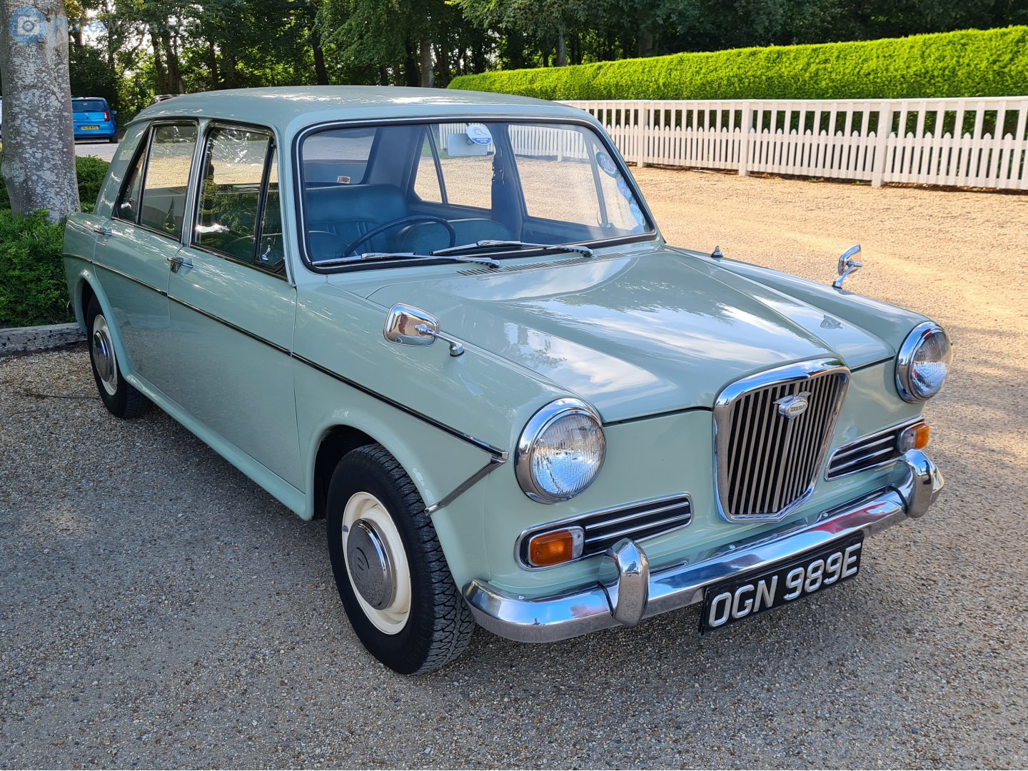 OGN989E, Wolseley 1100/1300 