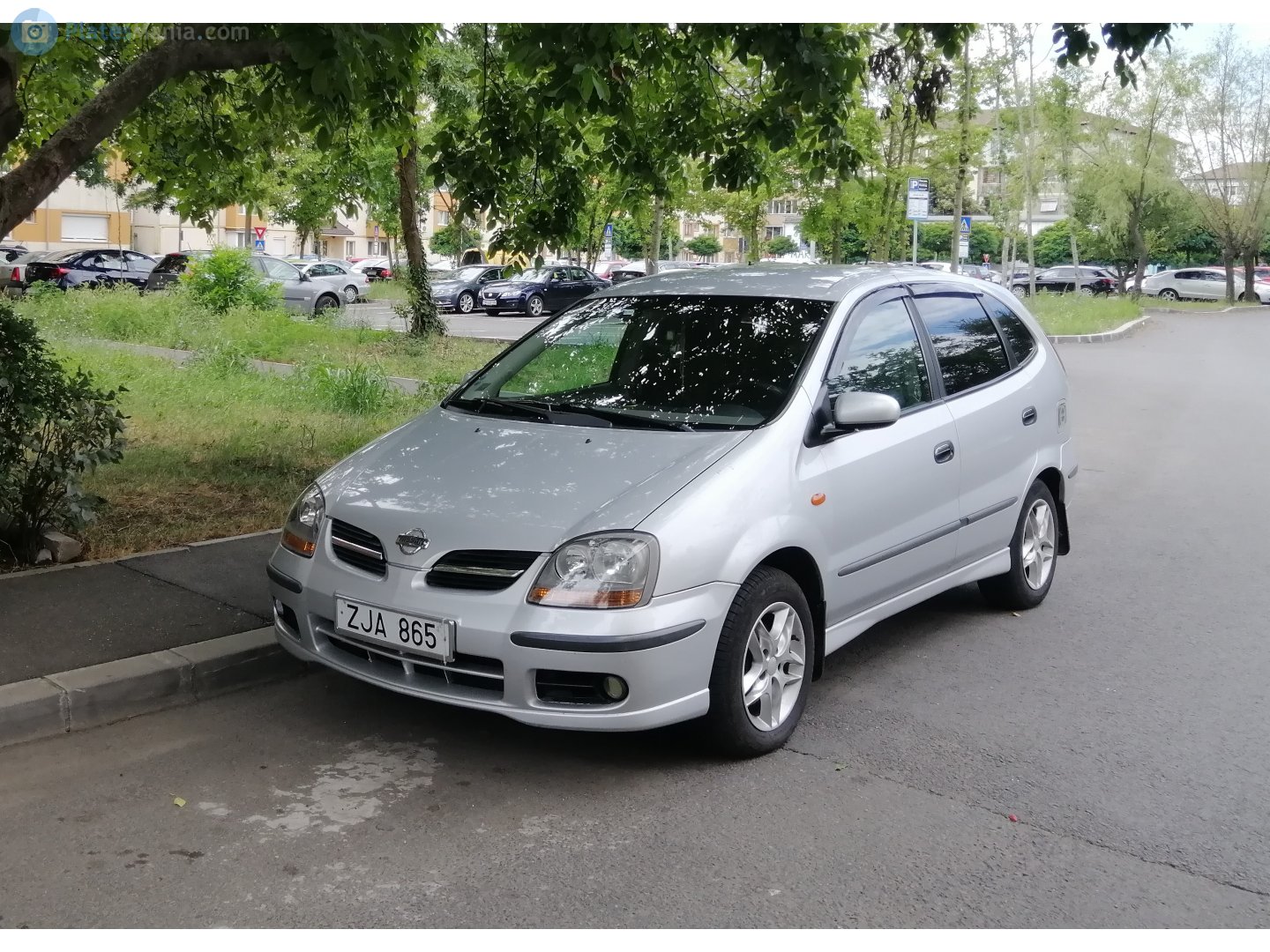 ZJA 865, Nissan Almera Tino 1st gen (V10), 2000–2006