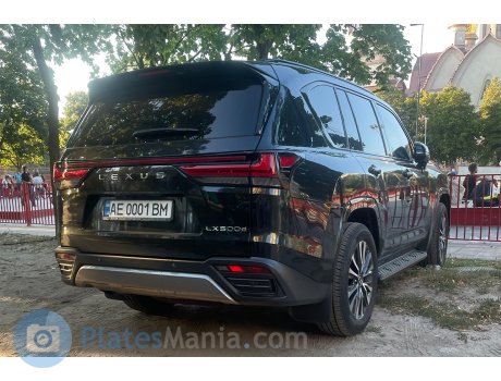 AE 0001 BM, Lexus LX