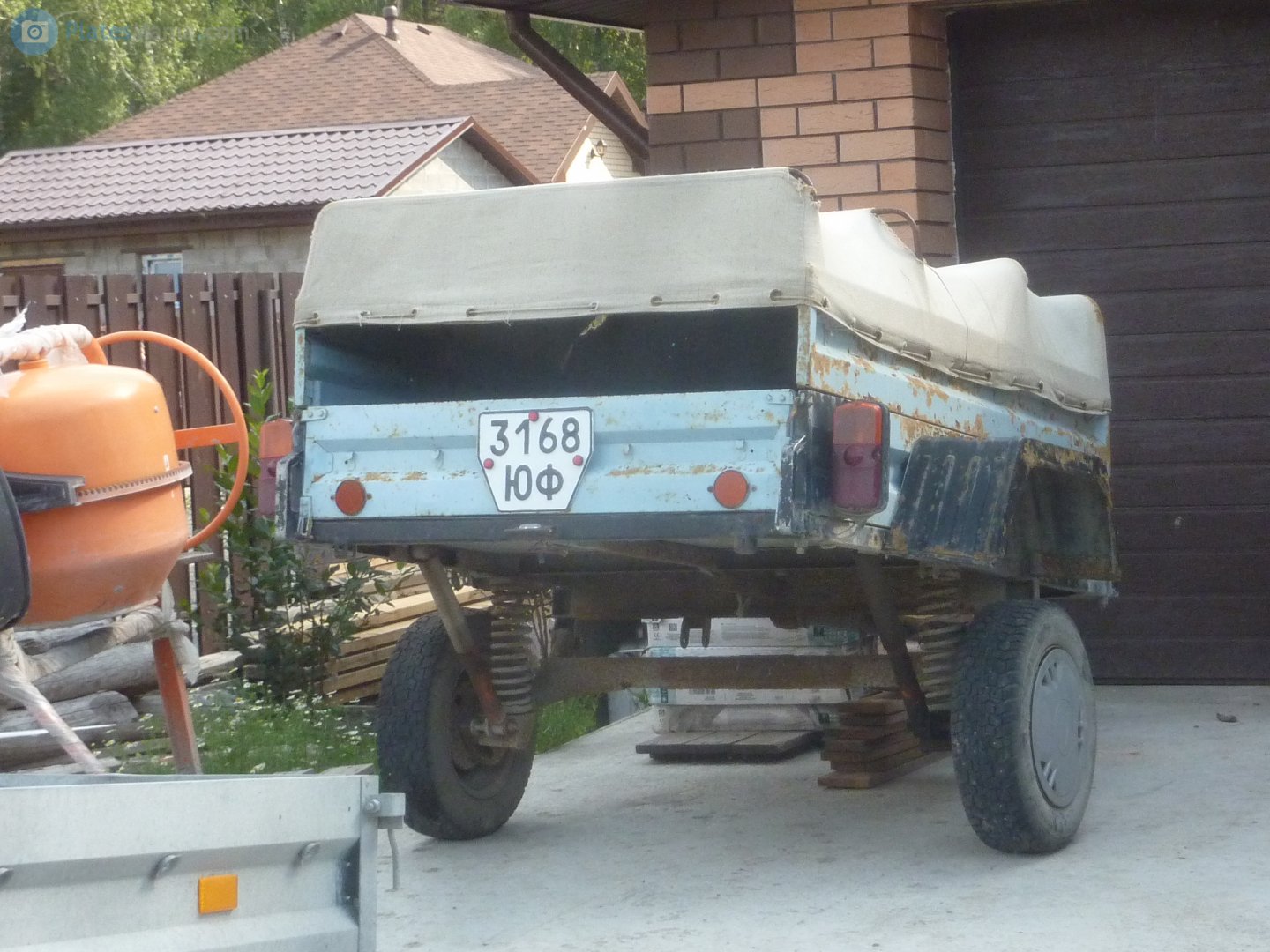 3168 ЮФ, Kurganmashzavod (KMZ) 8136 