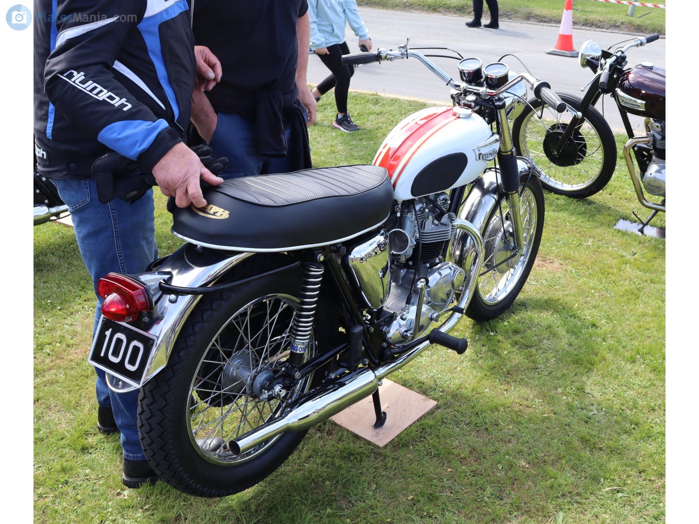 100, Triumph Motorcycles Bonneville 