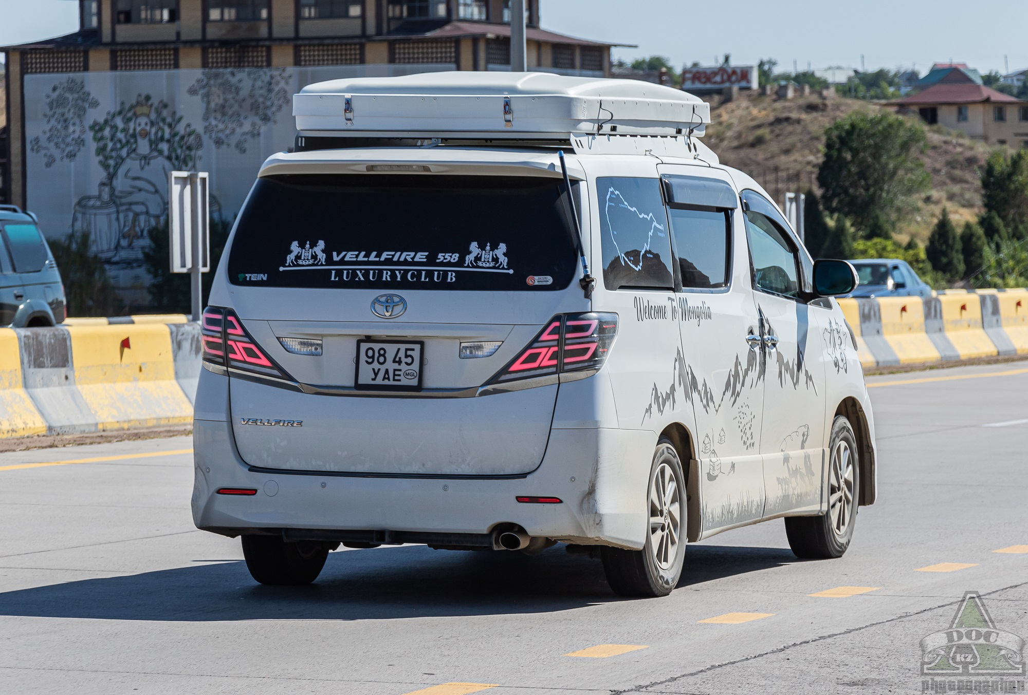 9845 УАЕ, Toyota Vellfire 1st gen (AH20), 2008–2015