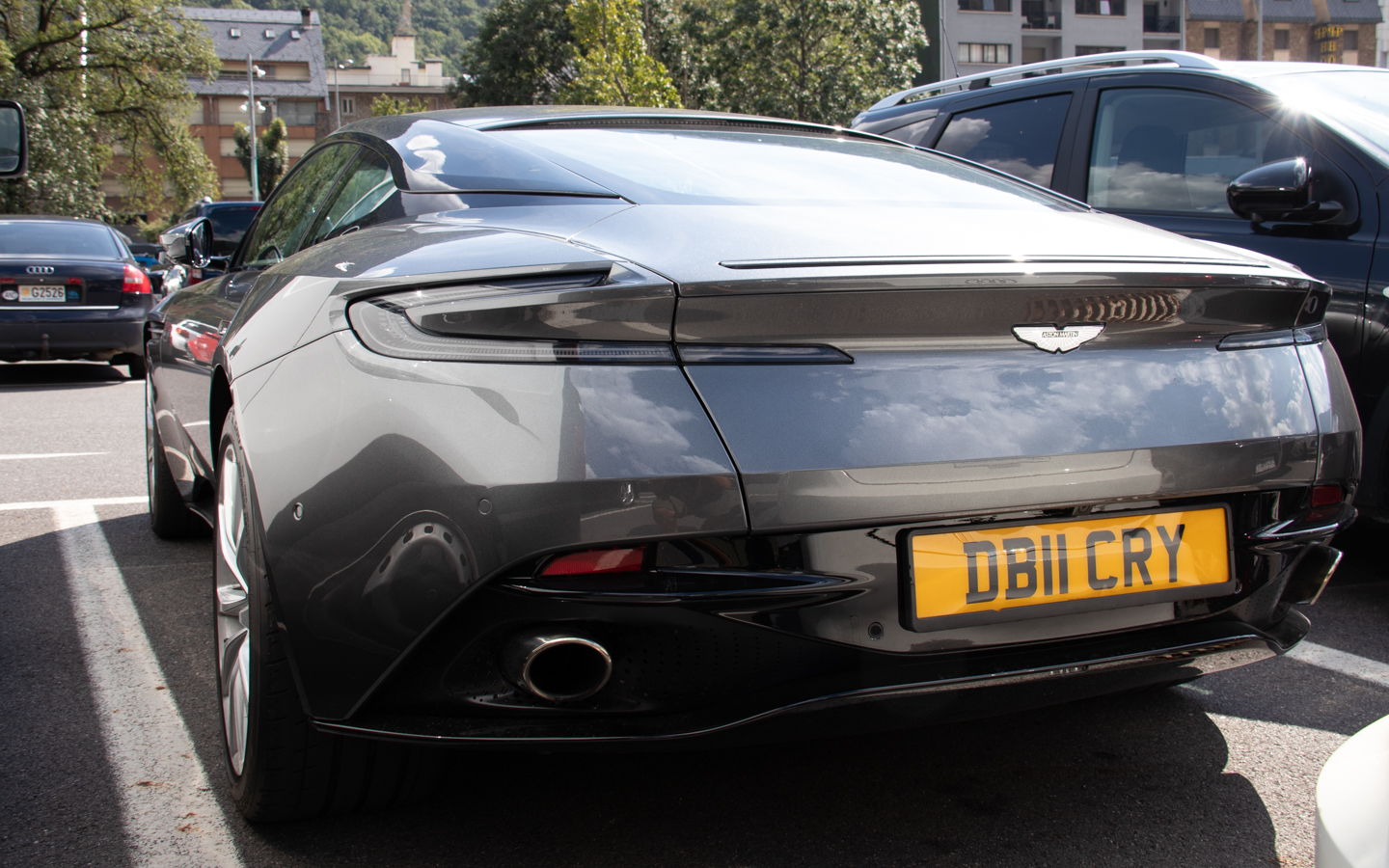 DB11CRY, Aston Martin DB11 Coupé (AM5), 2016–2023