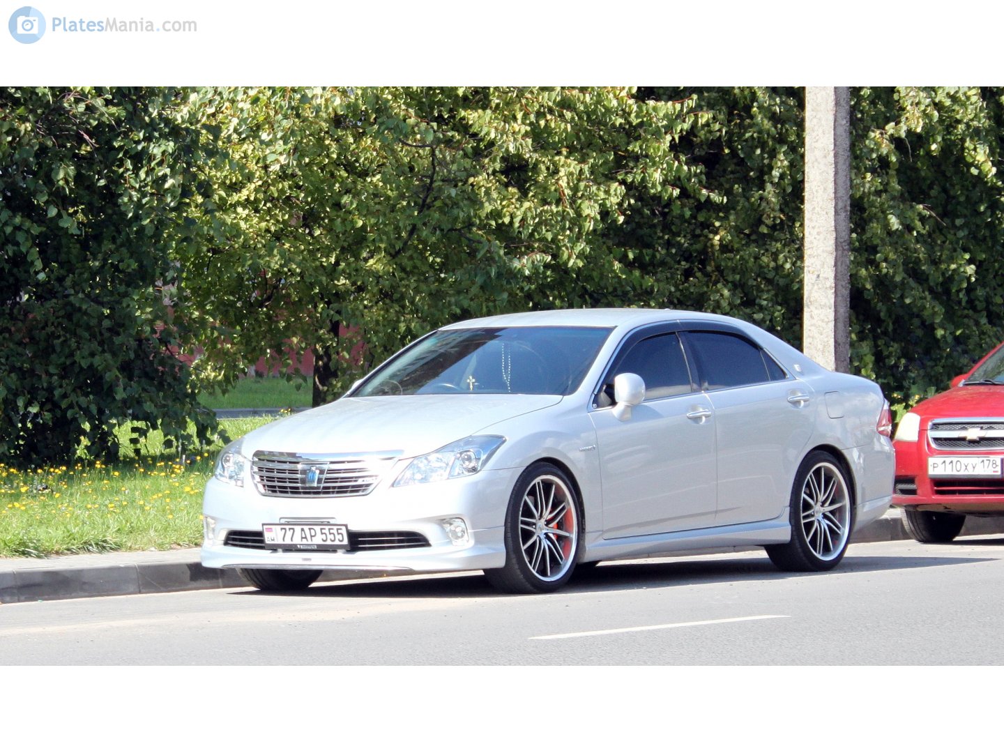 77 AP 555, Toyota Crown 13th gen (S200), 2008–2012  (­–2015 for CN-market)