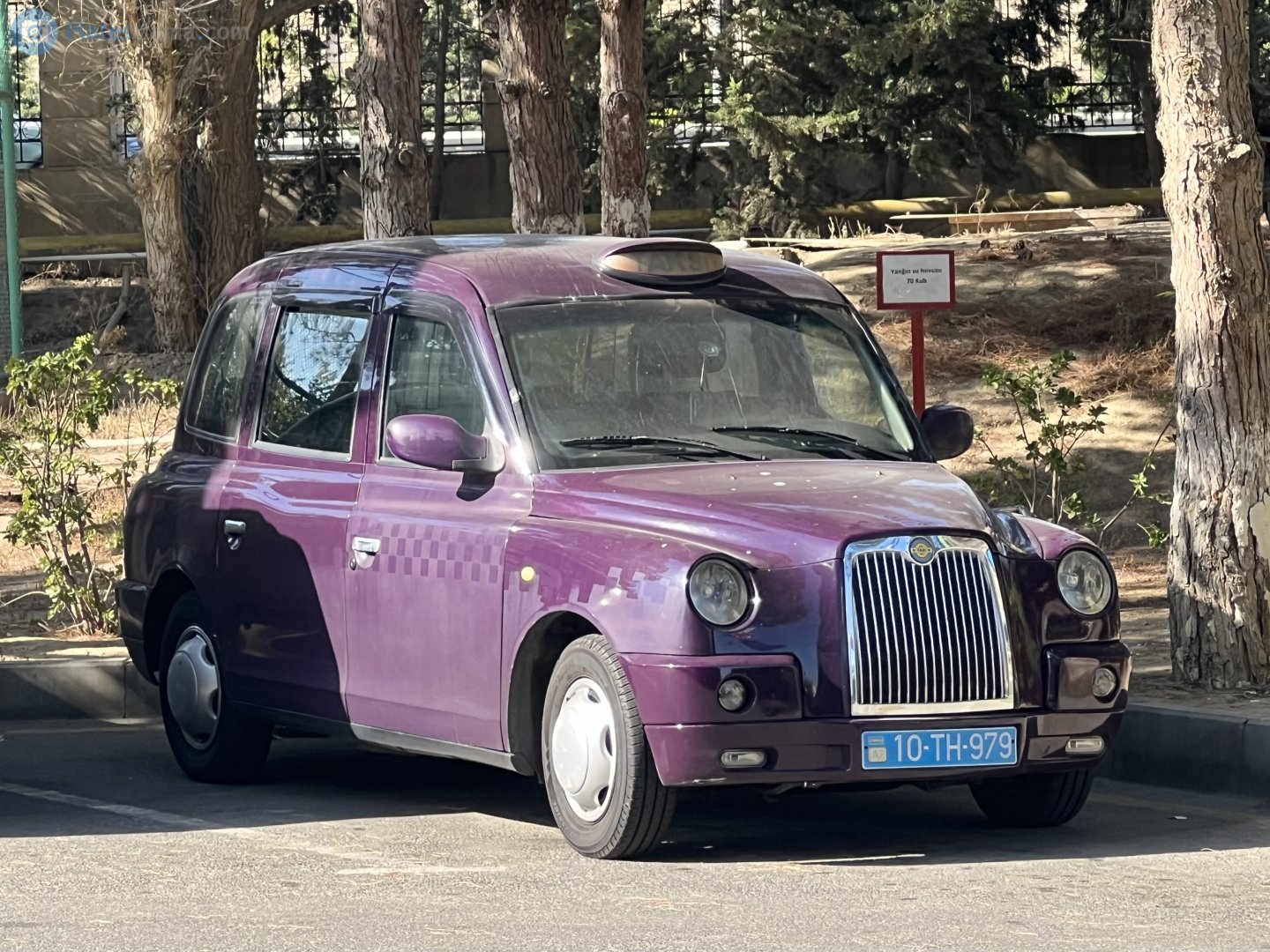 10 TH 979, London Taxi Company TX4 
