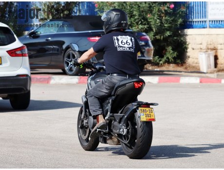 580-33-202, Triumph Motorcycles Trident