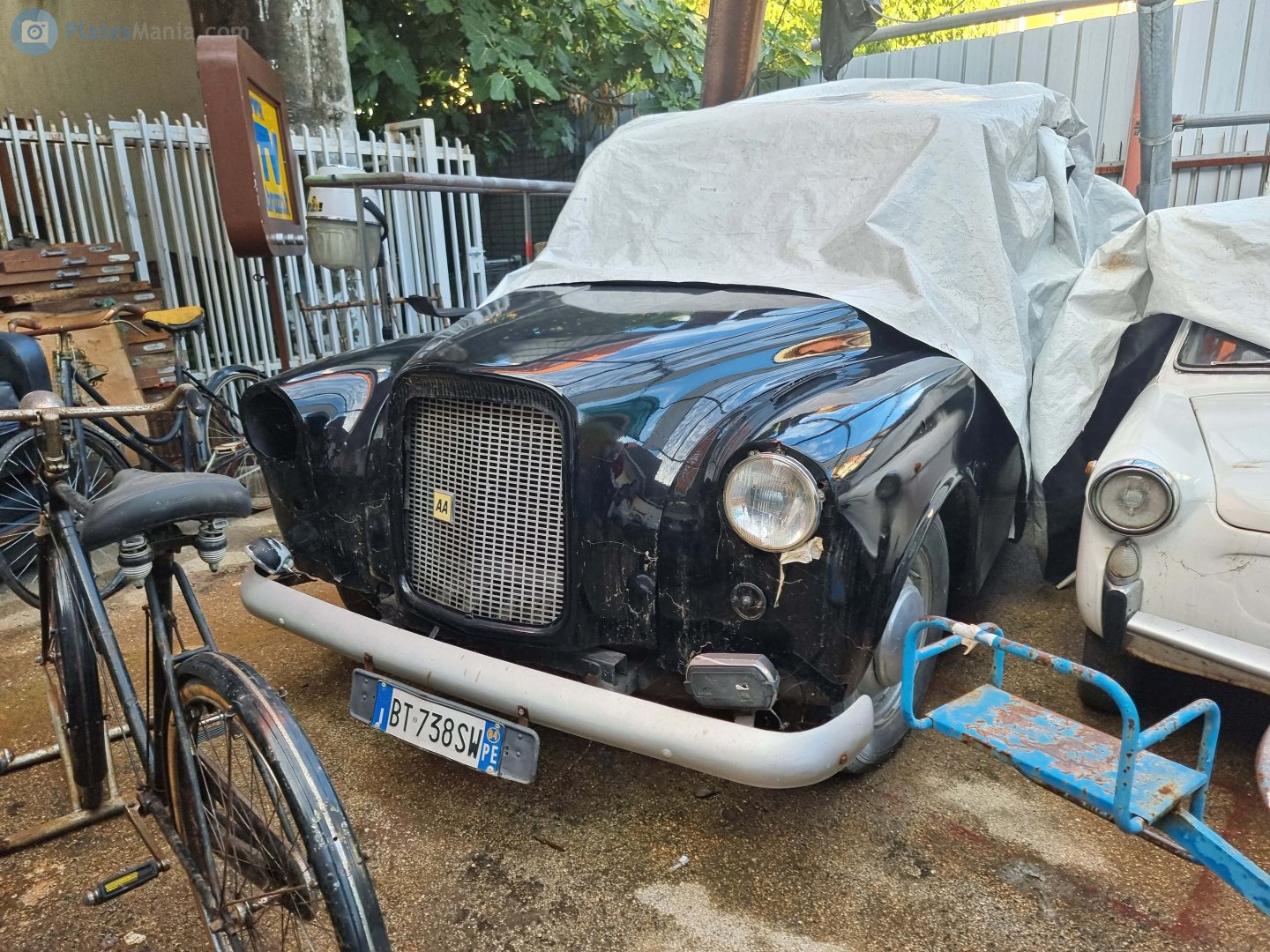 BT 738 SW, Austin FX4 