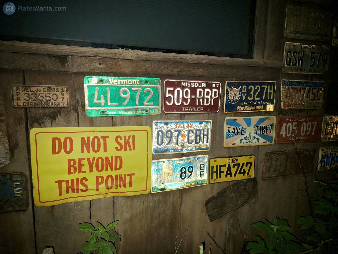 4L972, License plate without vehicle 