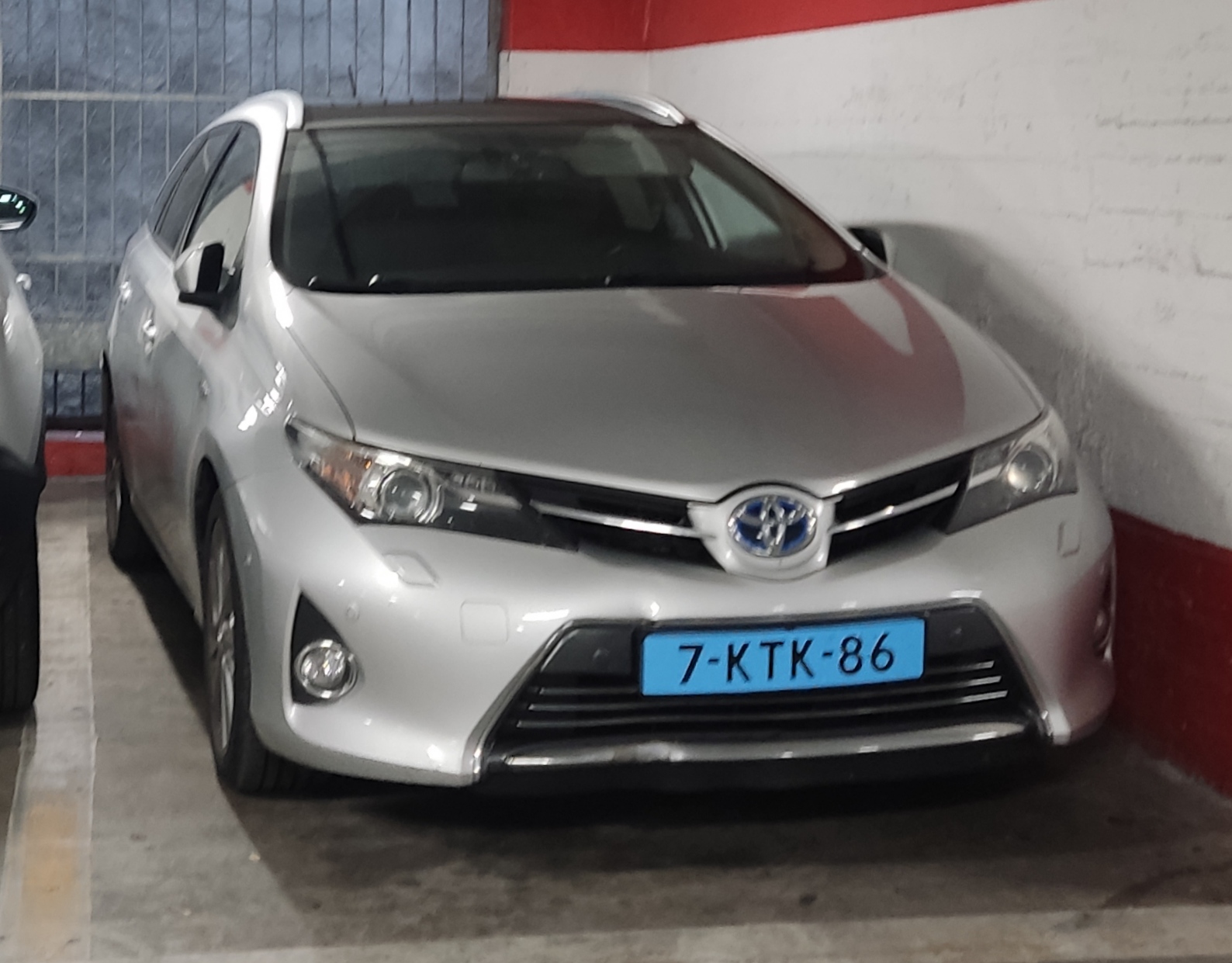 7-KTK-86, Toyota Auris 2nd gen Touring Sports (E180), 2013–2015