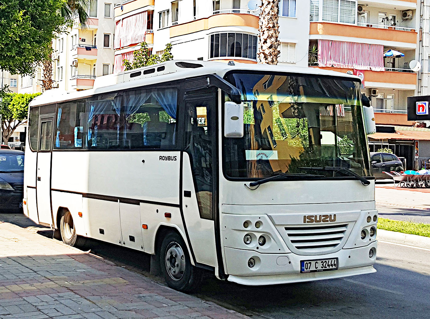 07 C 32444, Isuzu Roybus 