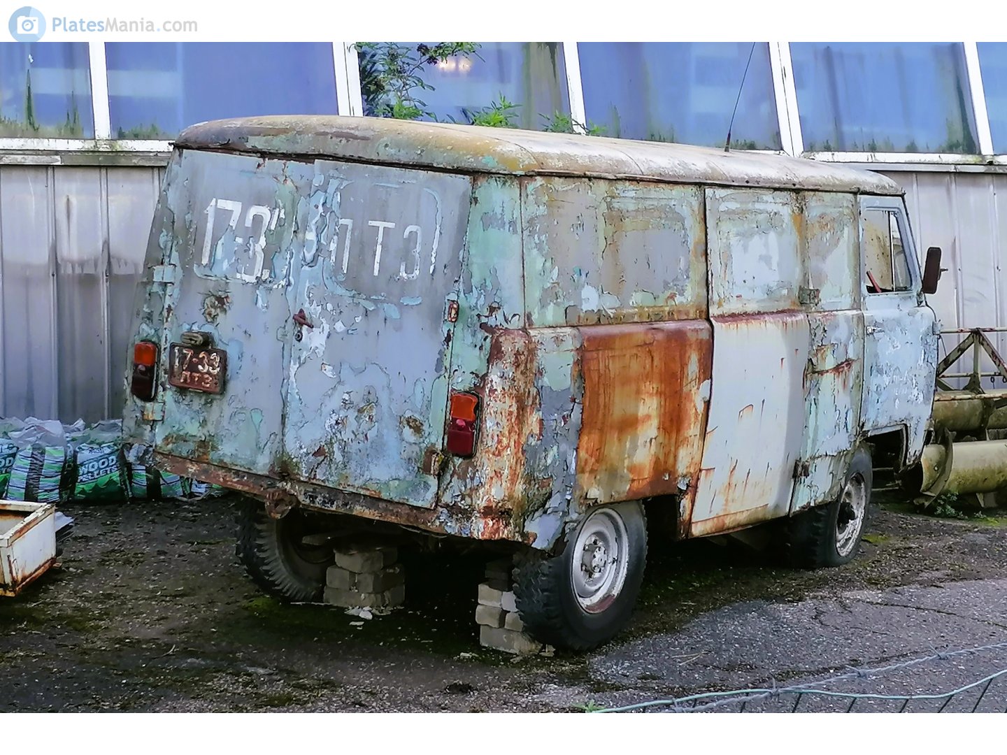 1733 ЛТЗ, UAZ 452 КИ-13905 (Нуйа)