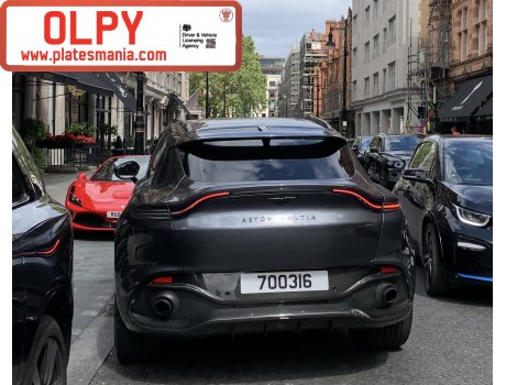 700316, Aston Martin DBX