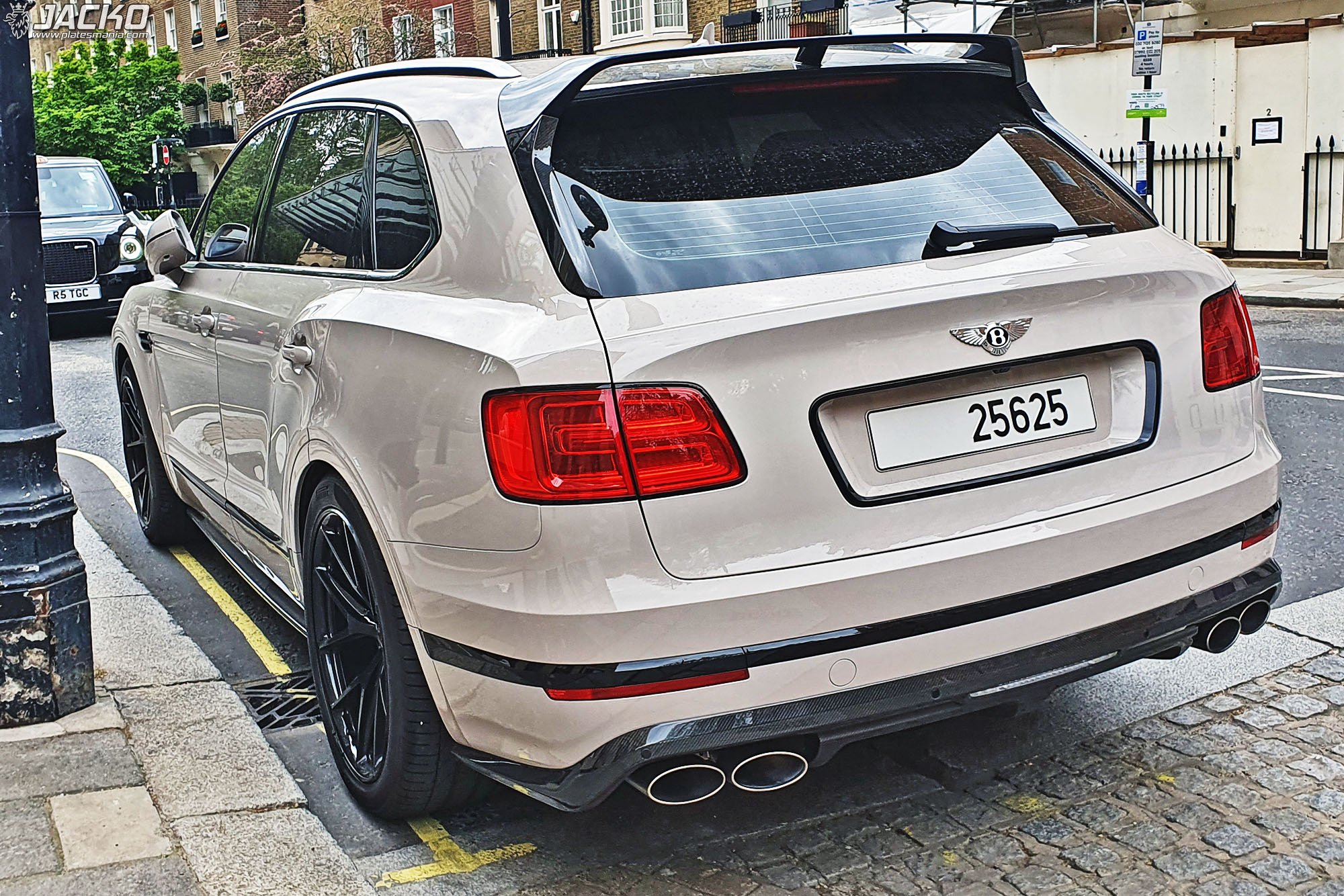 25625, Bentley Bentayga 1st gen (PL71), 2016–2020