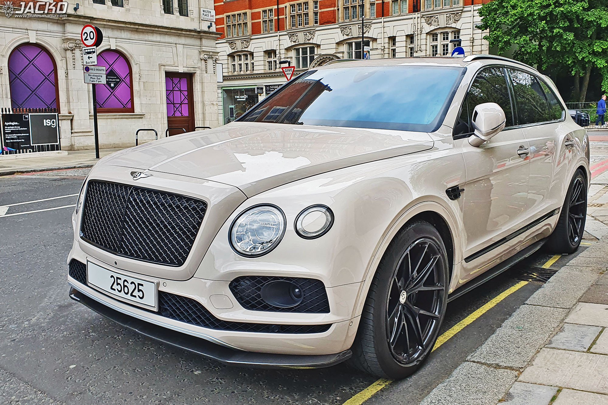 25625, Bentley Bentayga 1st gen (PL71), 2016–2020