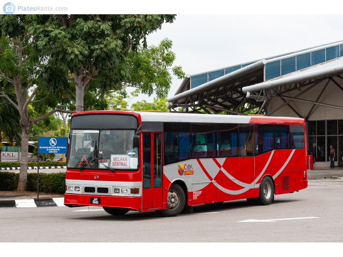JHY 5640, Hino AK 