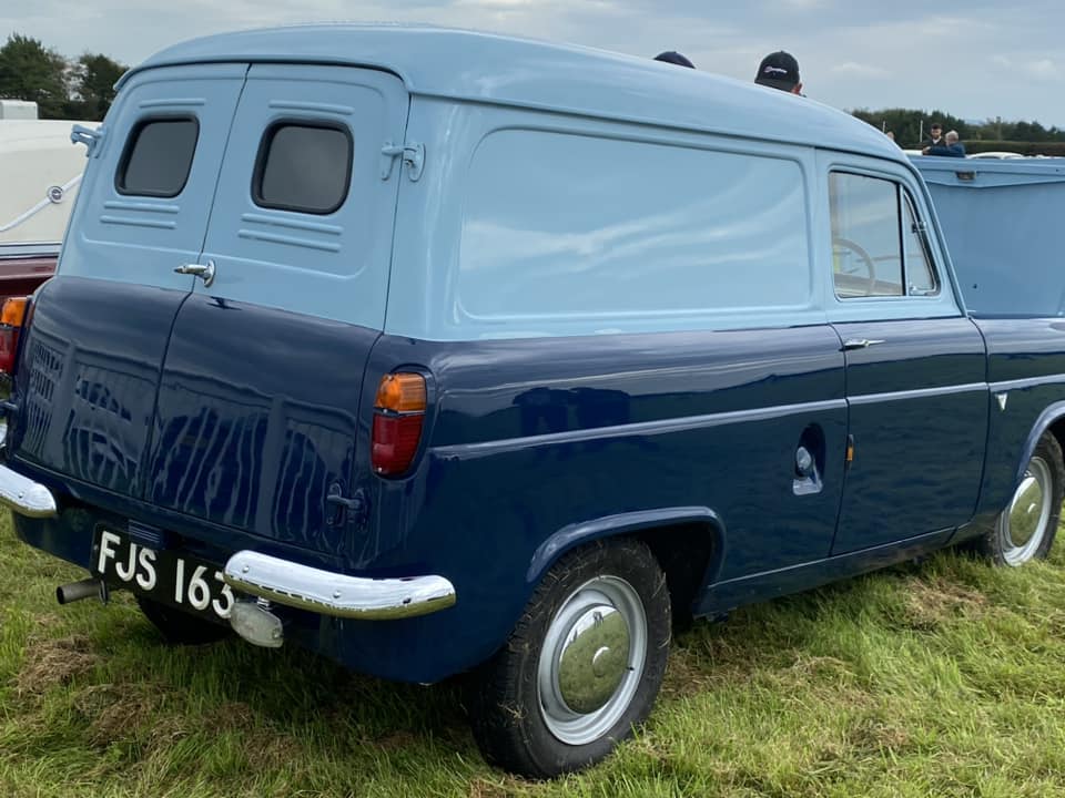 FJS163, Ford Thames 300E 