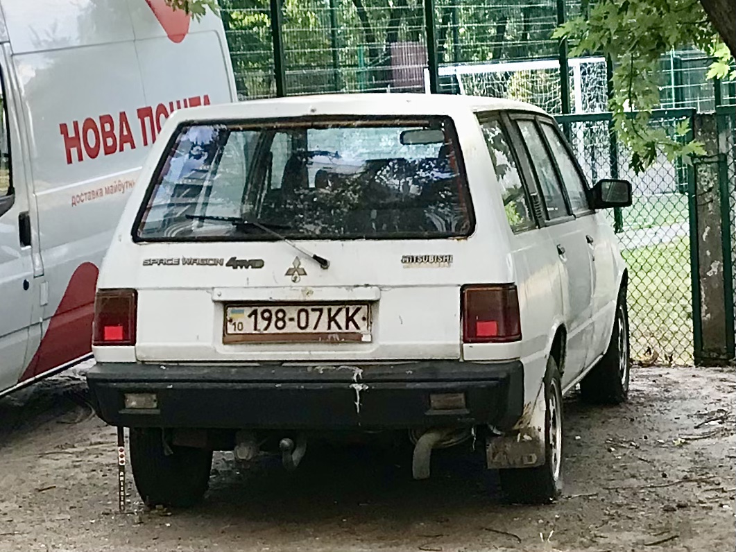 10 198-07 KK, Mitsubishi Space Wagon 1st gen (D00), 1983–1991